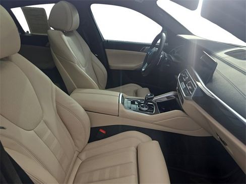 Certified 2022 BMW X6 xDrive40i w/ Premium Package image 17