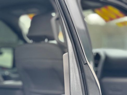 Used 2015 Ford F150 XLT image 5