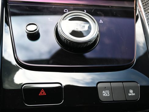 Used 2025 Cadillac Escalade V w/ LPO, ONYX Package image 30