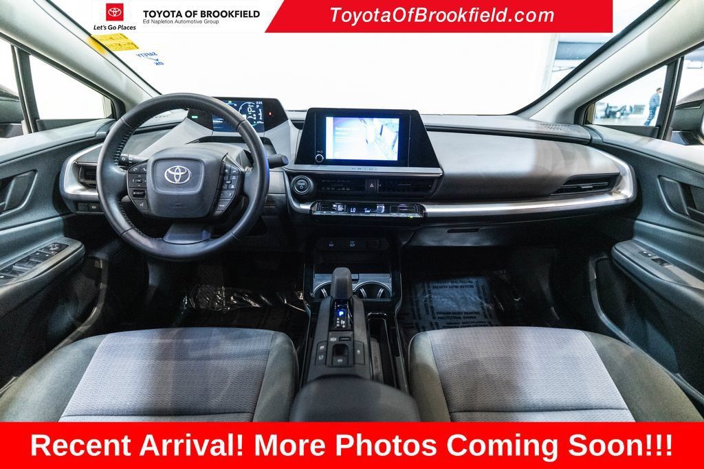 Used 2025 Toyota Prius LE FWD image 11