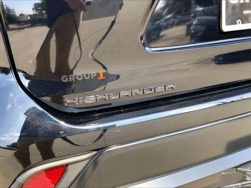 Used 2025 Toyota Highlander XLE AWD/4WD image 33