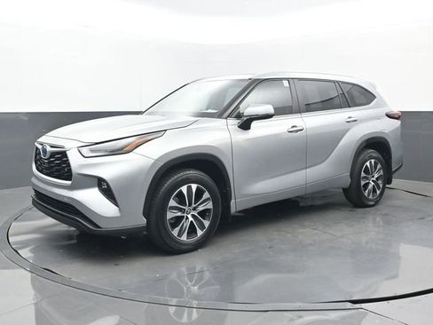 Used 2024 Toyota Highlander XLE FWD image 26