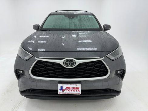 Used 2023 Toyota Highlander L image 3