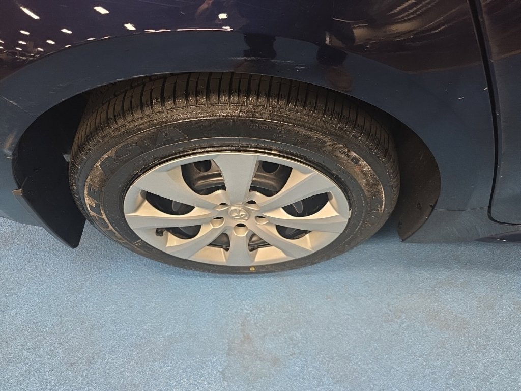 Used 2023 Toyota Corolla LE w/ Carpet Mat Package (TMS) FWD image 9