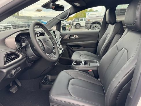 New 2027 Chrysler Pacifica Select FWD image 7