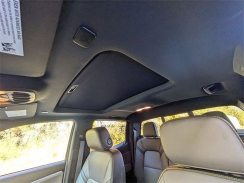 Used 2024 Chevrolet Colorado ZR2 w/ ZR2 Convenience Package III image 28