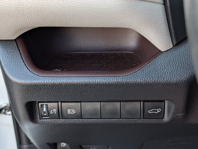 Used 2021 Toyota RAV4 Limited AWD/4WD image 21