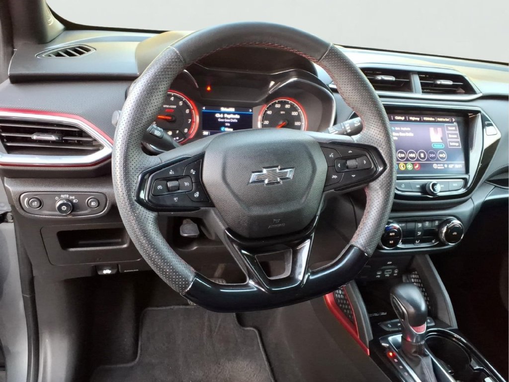Used 2022 Chevrolet TrailBlazer RS w/ Sun and Liftgate Package FWD image 3