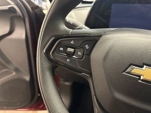 Used 2025 Chevrolet Trax LT FWD image 14