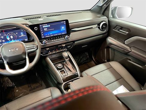 Used 2025 Chevrolet Colorado Z71 w/ Technology Package image 23