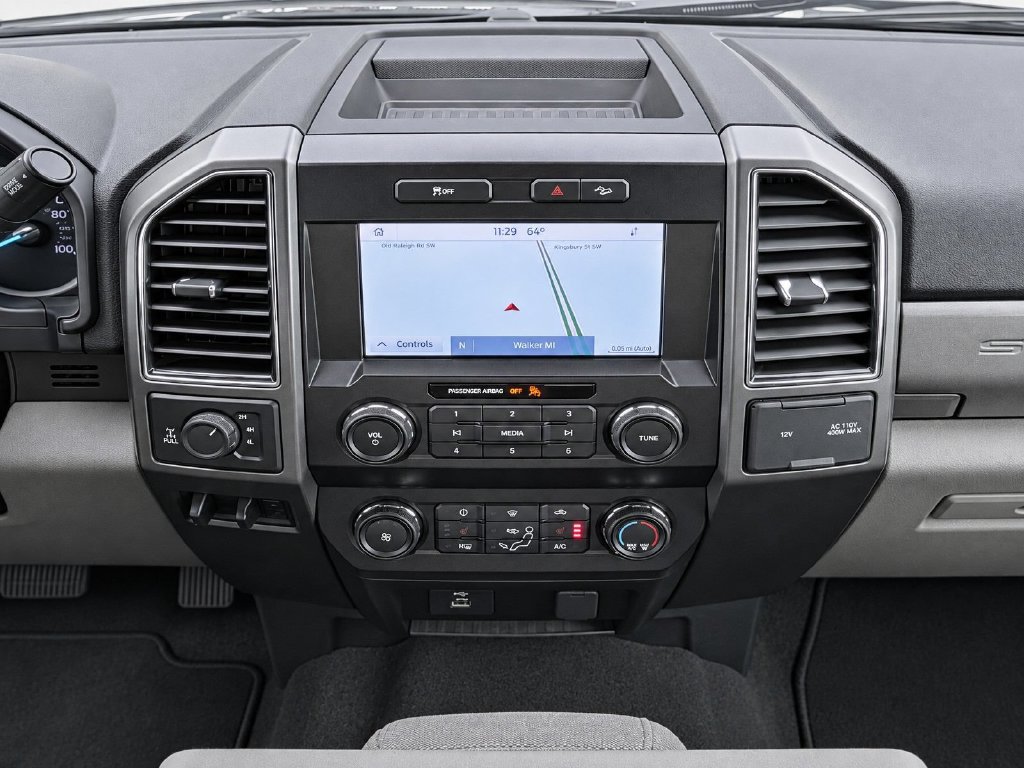 Used 2021 Ford F250 XLT w/ XLT Premium Package AWD/4WD image 17