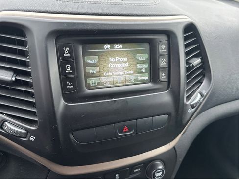 Used 2014 Jeep Cherokee Latitude AWD/4WD image 23