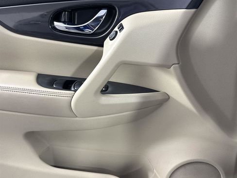 Used 2020 Nissan Rogue SV image 21