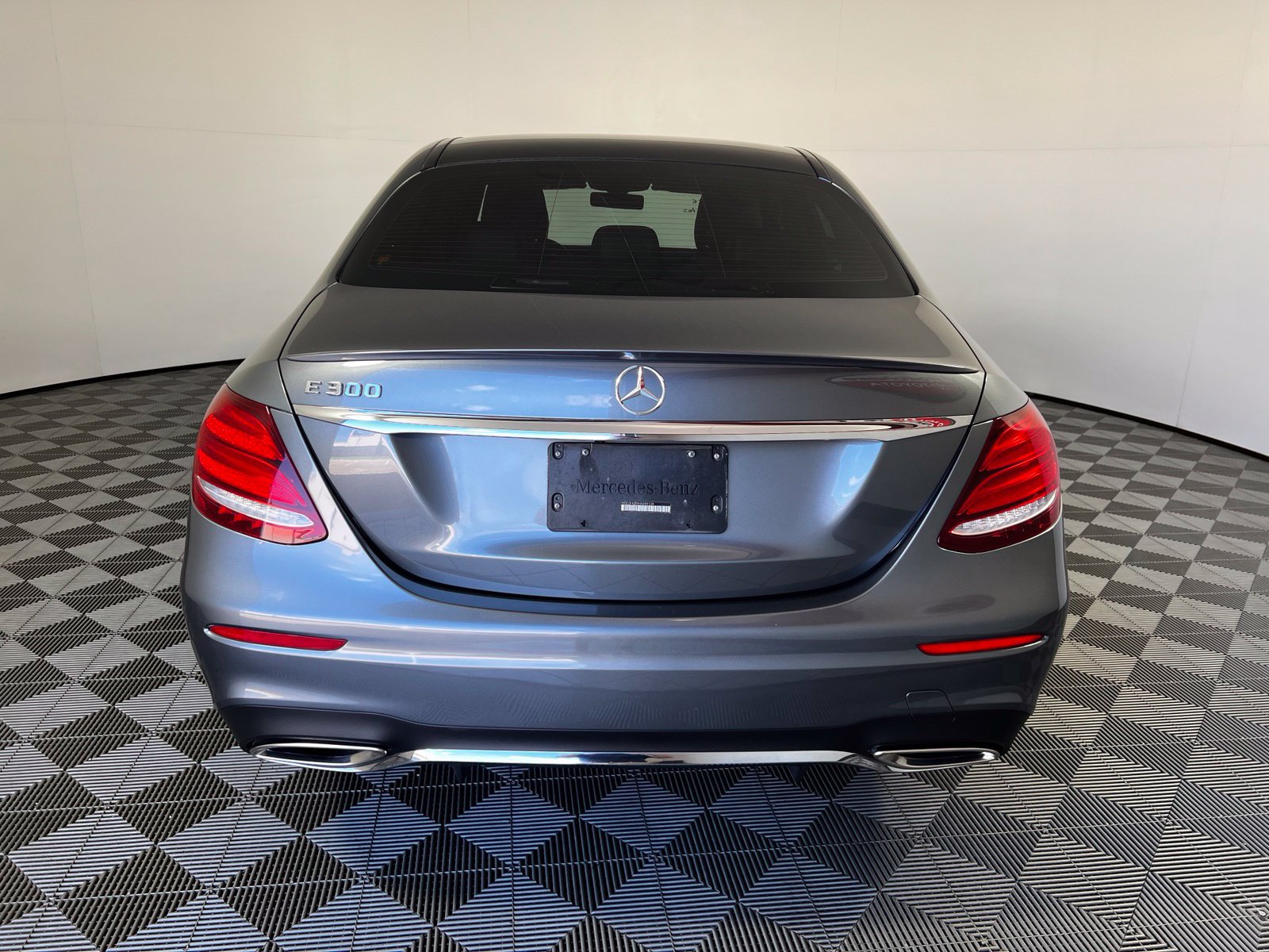 Used 2017 Mercedes-Benz E 300 image 6