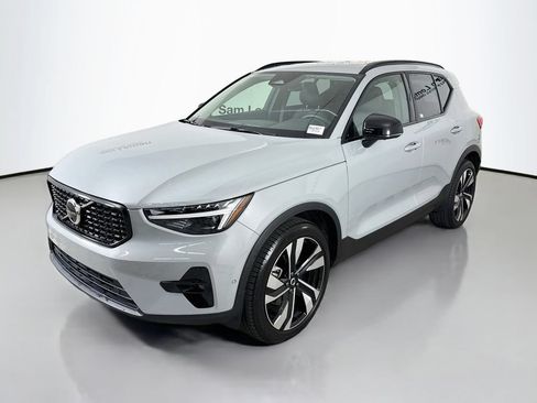 Used 2025 Volvo XC40 B5 Ultra AWD/4WD image 3
