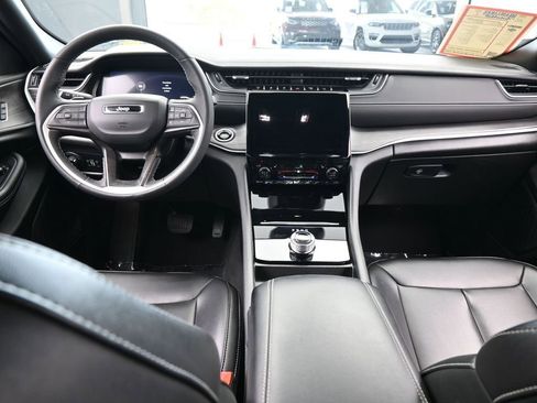 Used 2024 Jeep Grand Cherokee Limited image 42