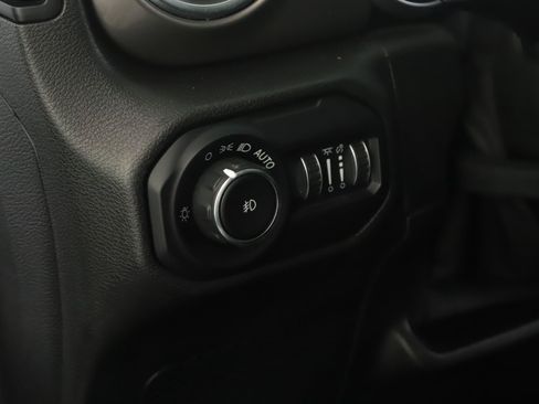Used 2021 Jeep Wrangler Unlimited Sahara AWD/4WD image 8