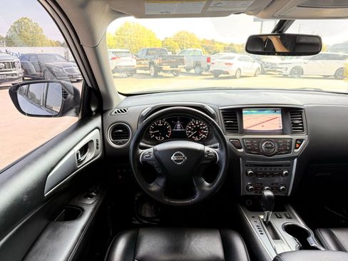 Used 2019 Nissan Pathfinder SL image 32