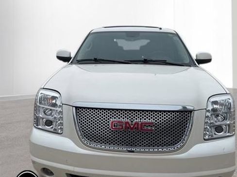 Used 2013 GMC Yukon Denali image 2