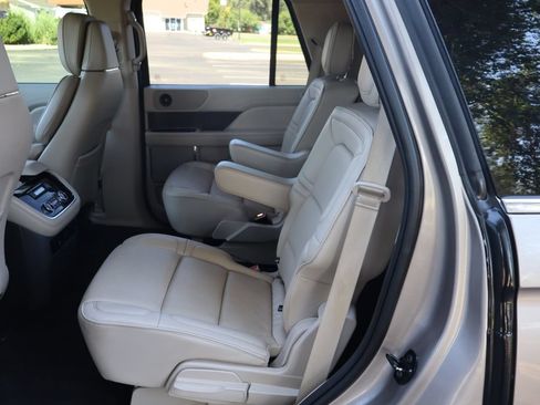 Used 2018 Lincoln Navigator Reserve w/ Technology Package AWD/4WD image 20