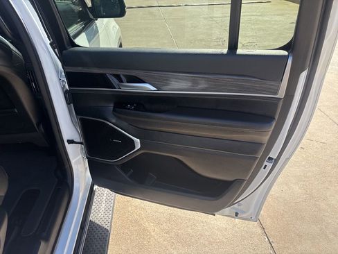 Used 2024 Jeep Wagoneer L Series II image 44