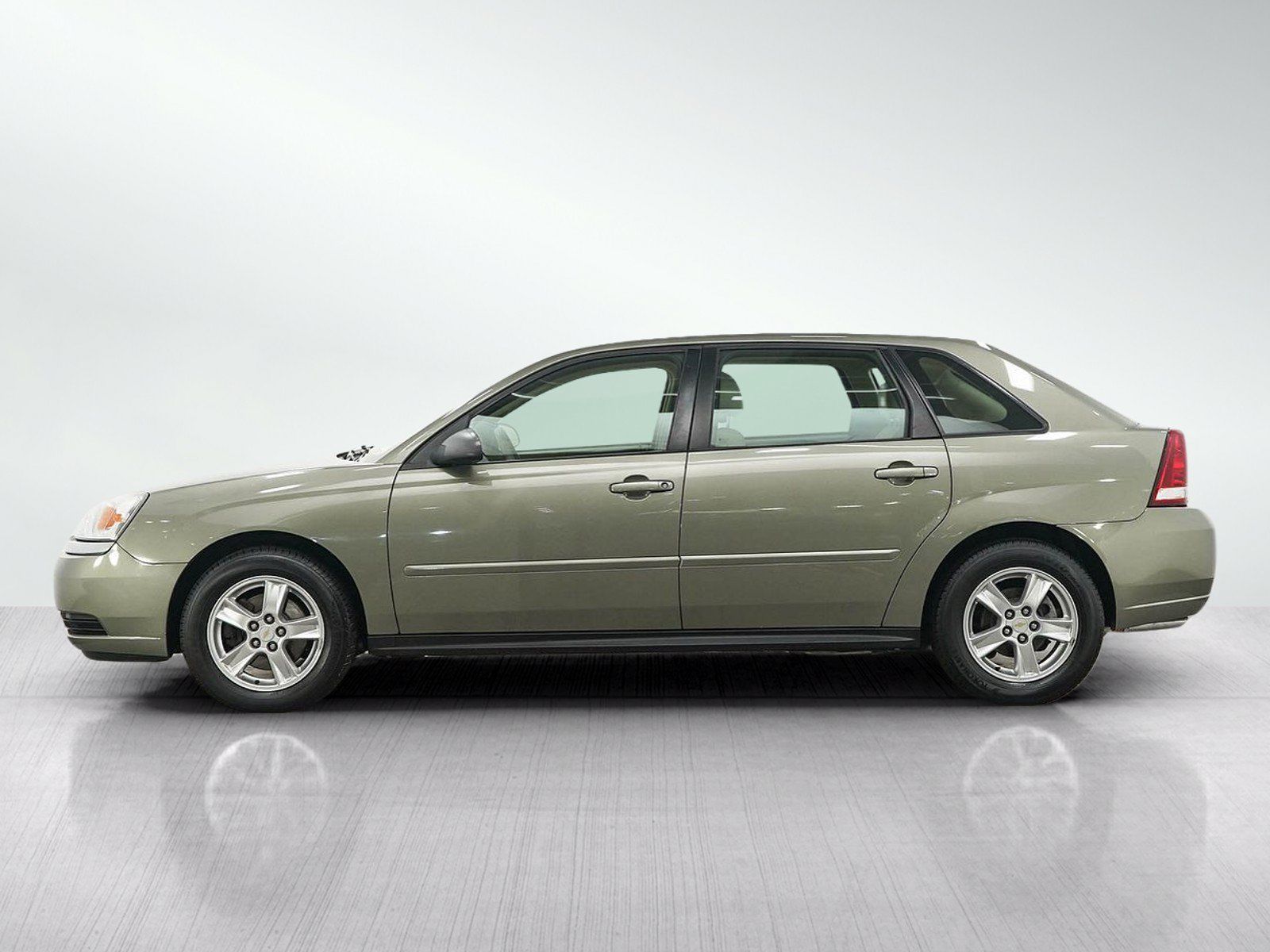 Used 2005 Chevrolet Malibu LS w/ Preferred Equipment Group FWD image 2