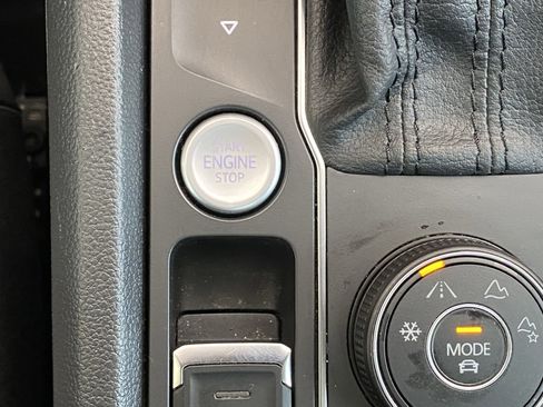 Used 2020 Volkswagen Atlas Cross Sport SEL Premium image 16