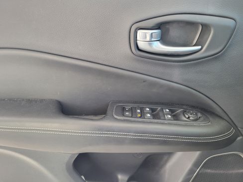 Certified 2021 Jeep Compass Latitude w/ Sun and Sound Group FWD image 12