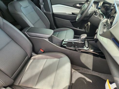 New 2026 Chevrolet Trax LT w/ Driver Confidence Package FWD image 10