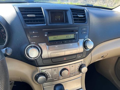 Used 2012 Toyota Highlander SE w/ Tow Pkg image 22