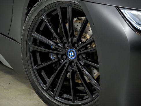 Used 2019 BMW i8 Roadster AWD/4WD image 3