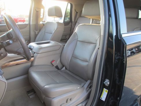 Used 2017 GMC Yukon SLT image 17