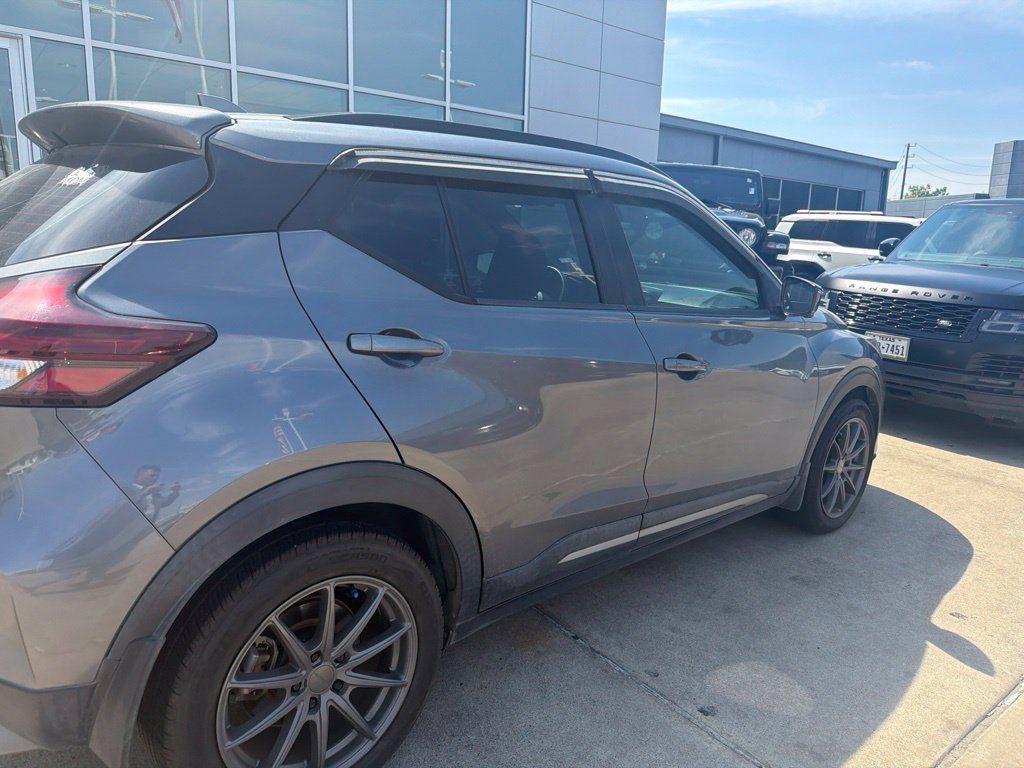Used 2021 Nissan Kicks SR w/ SR Premium Package FWD image 6