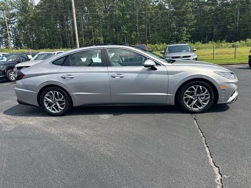 Used 2023 Hyundai Sonata SEL w/ Convenience Package FWD image 9