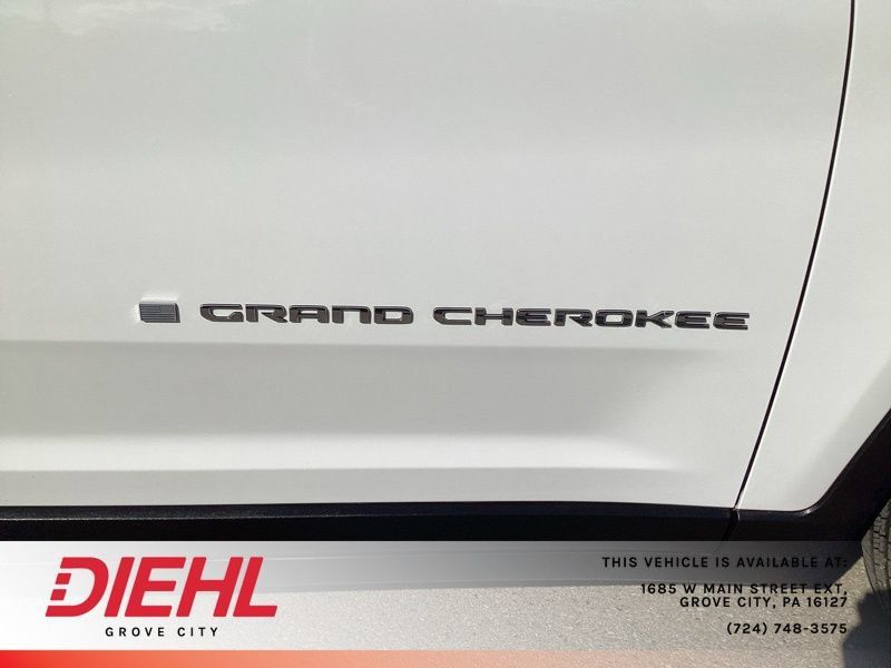 Used 2023 Jeep Grand Cherokee L Laredo w/ Luxury Tech Group I AWD/4WD image 10