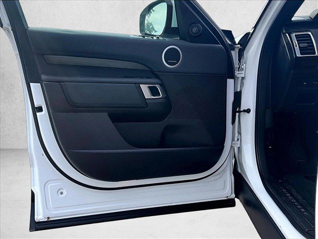 Used 2018 Land Rover Discovery HSE AWD/4WD image 17