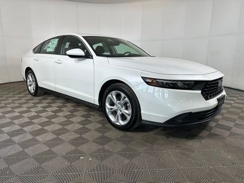Used 2025 Honda Accord LX image 2