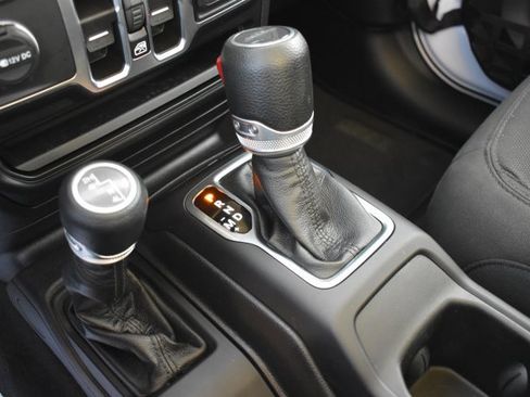 Used 2023 Jeep Gladiator Sport image 24