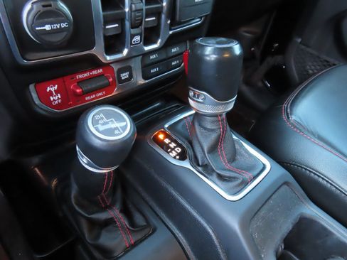 Used 2020 Jeep Wrangler Unlimited Rubicon w/ Quick Order Package 28Y Recon image 29