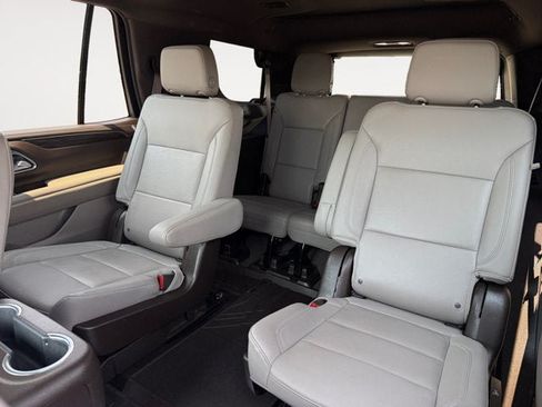 Used 2023 Chevrolet Tahoe LT w/ Luxury Package AWD/4WD image 13