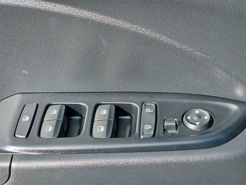 Certified 2022 Hyundai Venue SE image 29