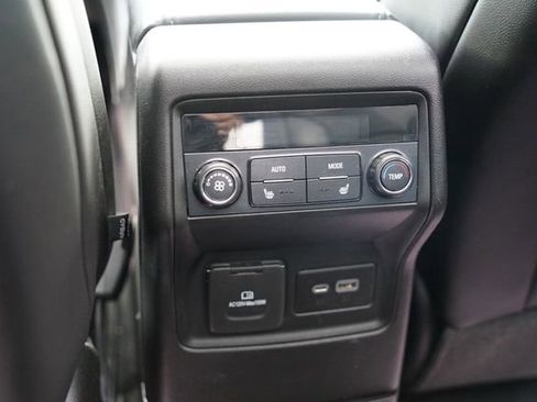Used 2021 GMC Acadia SLT w/ Technology Package AWD/4WD image 9