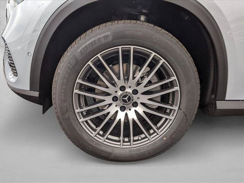 Used 2026 Mercedes-Benz GLC 300 4MATIC image 9