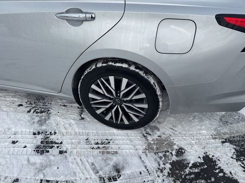 Used 2023 Nissan Altima 2.5 SV image 11