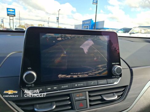 Used 2025 Nissan Altima 2.5 SV FWD image 16