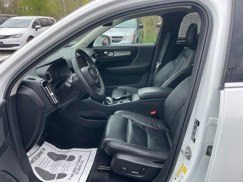 Used 2023 Volvo XC40 B5 Plus AWD/4WD image 14