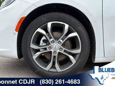 New 2026 Chrysler Pacifica Pinnacle w/ Trailer Tow Group FWD image 23