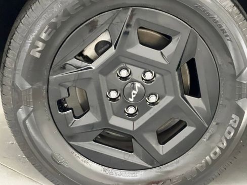 Used 2025 Kia Carnival image 72