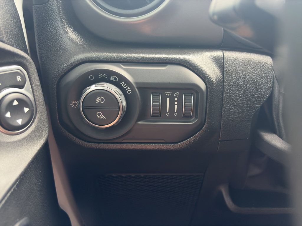 Used 2022 Jeep Gladiator Sport AWD/4WD image 15