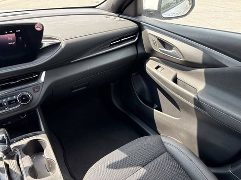 Used 2026 Buick Envista Preferred FWD image 28